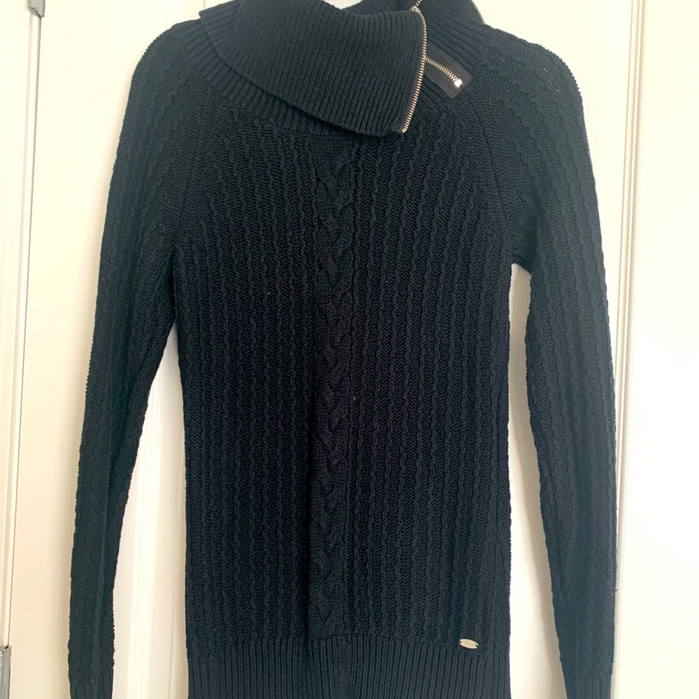 Guess navy blue sweater